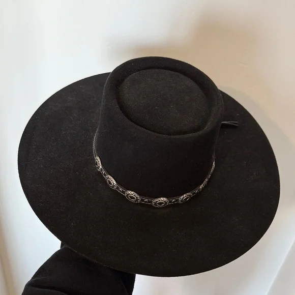 Stylish Black Wide-Brim Hat - Picture 3 of 5